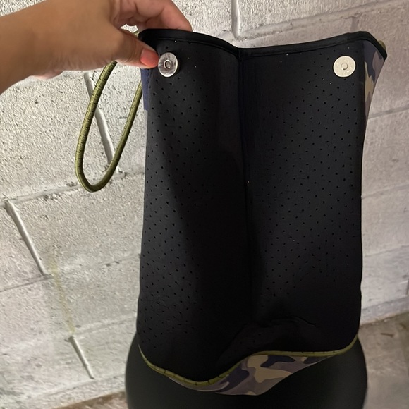 NEW Mud Pie Neoprene Beach tote Camo - Picture 5 of 5